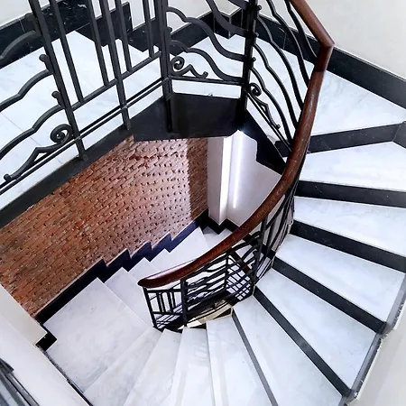 Atico Plaza Mercado 4,5 アパート